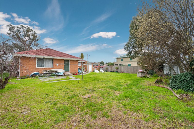 Photo - 64 Hanson Road, Craigieburn VIC 3064 - Image 4