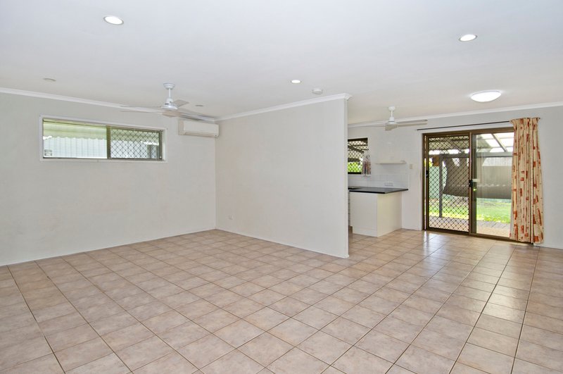 Photo - 64 Harding Boulevard, Mount Warren Park QLD 4207 - Image 5