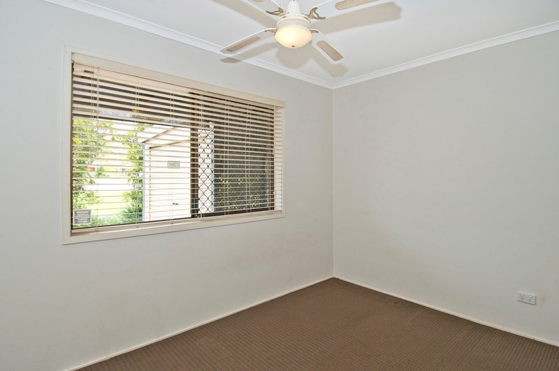 Photo - 64 Harding Boulevard, Mount Warren Park QLD 4207 - Image 9