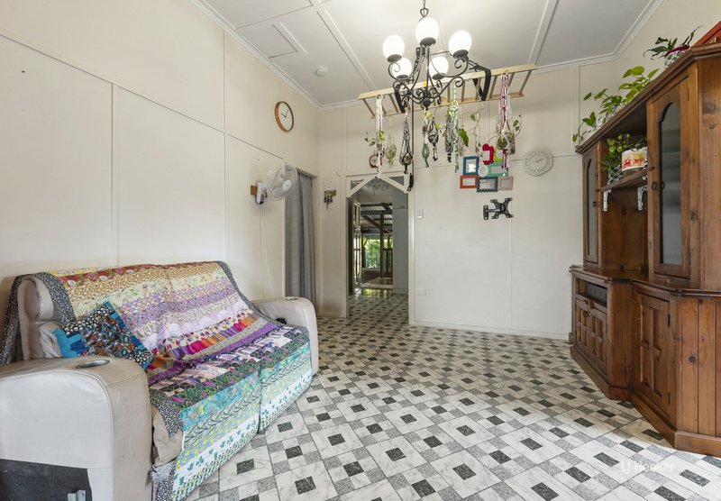 Photo - 64 Hart Street, Blackbutt QLD 4314 - Image 3