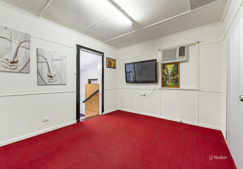 Photo - 64 Hart Street, Blackbutt QLD 4314 - Image 7