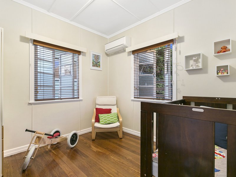 Photo - 64 Hawkwood Street, Mount Gravatt East QLD 4122 - Image 8