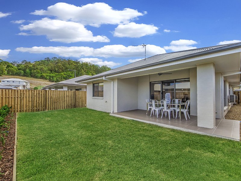 Photo - 64 Hillstone Crescent, Maudsland QLD 4210 - Image 2