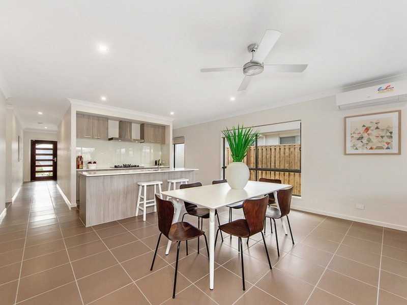 Photo - 64 Hillstone Crescent, Maudsland QLD 4210 - Image 4