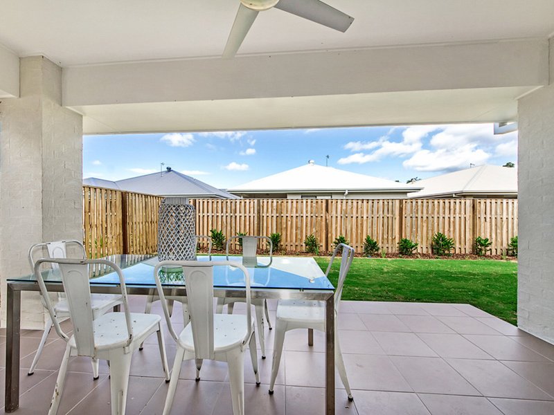 Photo - 64 Hillstone Crescent, Maudsland QLD 4210 - Image 6