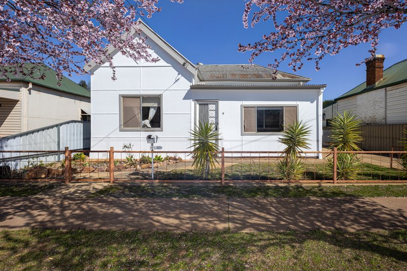 Photo - 64 Hoskins Street, Temora NSW 2666 - Image