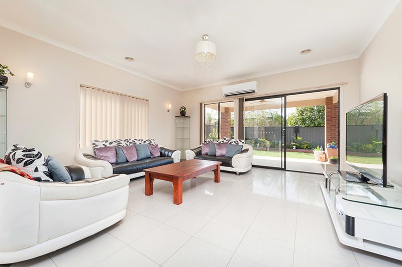 Photo - 64 Hyde Park Avenue, Craigieburn VIC 3064 - Image 3