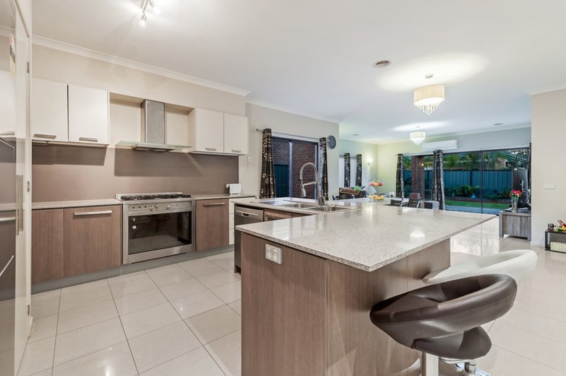 Photo - 64 Hyde Park Avenue, Craigieburn VIC 3064 - Image 3