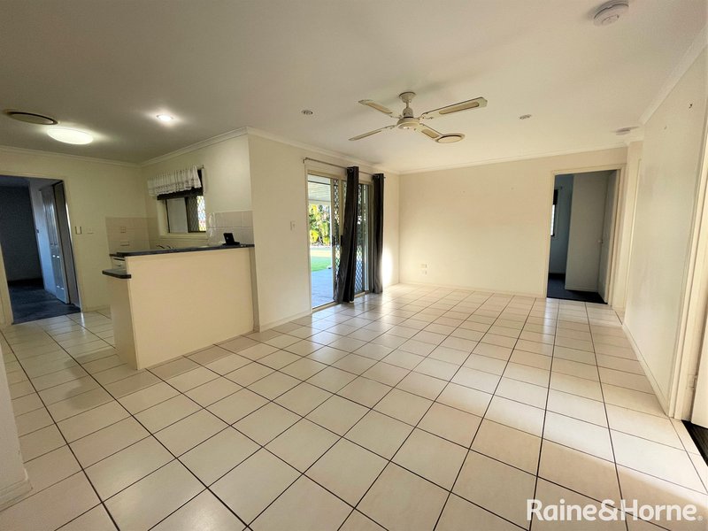 Photo - 64 Joselyn Drive, Point Vernon QLD 4655 - Image 3