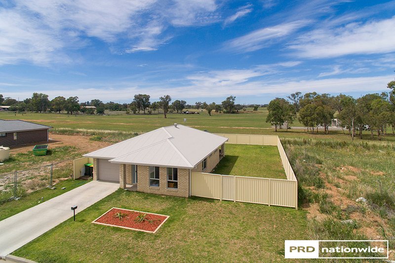 Photo - 64 Kenny Drive, Tamworth NSW 2340 - Image 2