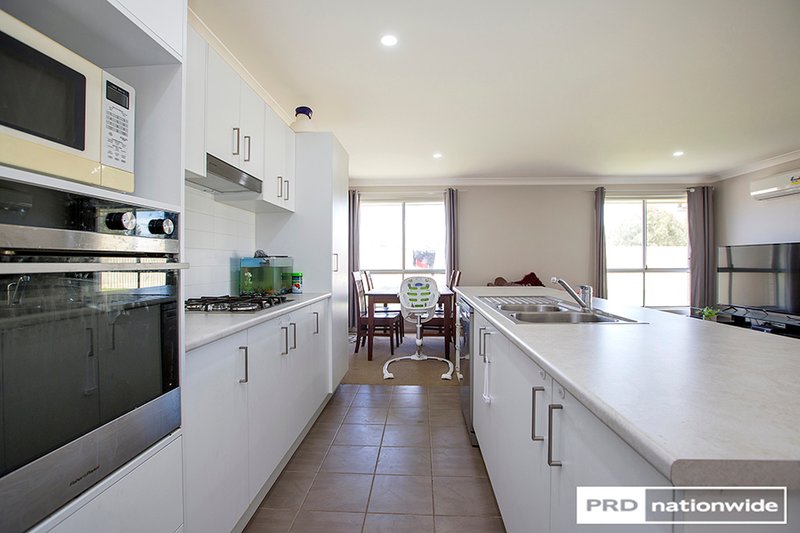 Photo - 64 Kenny Drive, Tamworth NSW 2340 - Image 6