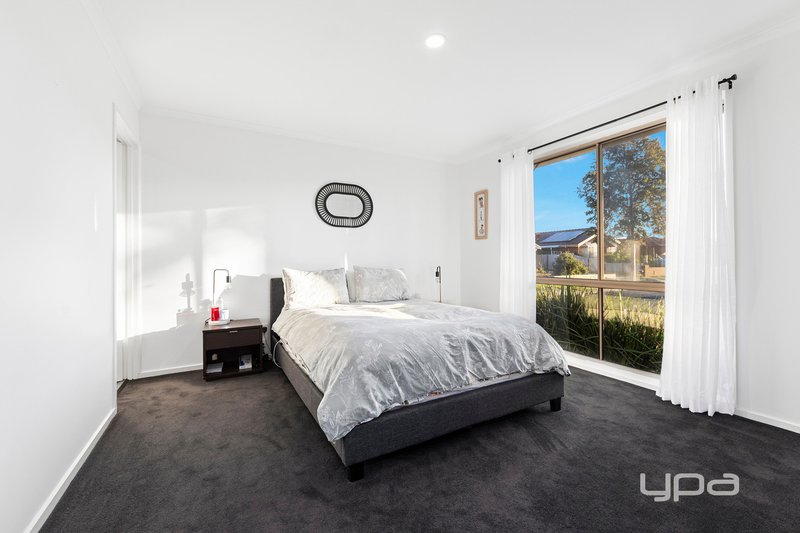 Photo - 64 Magnolia Street, St Albans VIC 3021 - Image 8