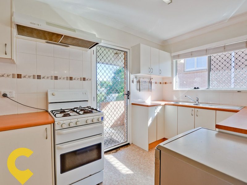 Photo - 64 Maundrell Terrace, Chermside West QLD 4032 - Image 4