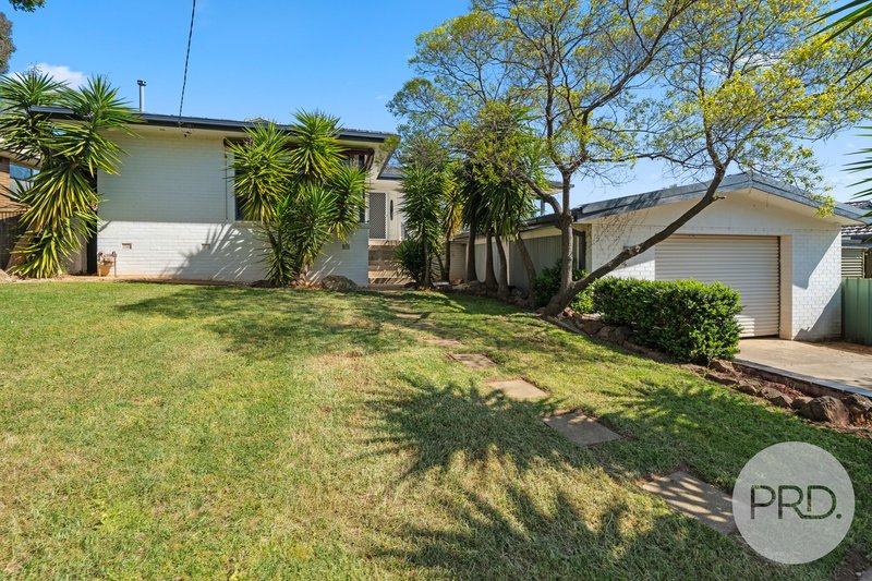 64 Nixon Cres , Tolland NSW 2650