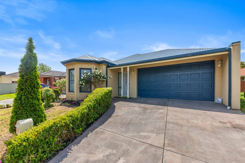 Photo - 64 Oaklands Way, Pakenham VIC 3810 - Image 2