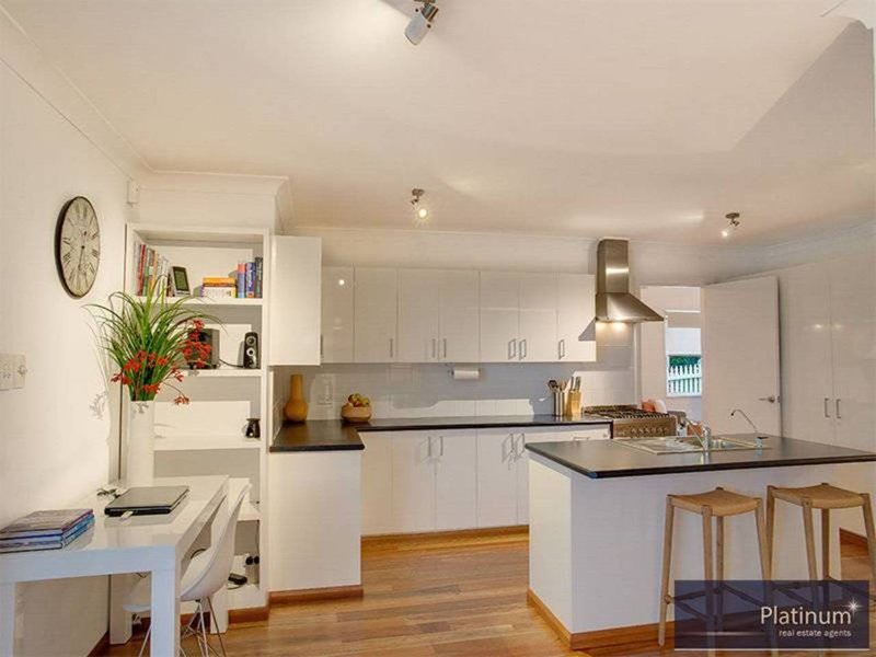 Photo - 64 Parkes Road, Collaroy Plateau NSW 2097 - Image 2