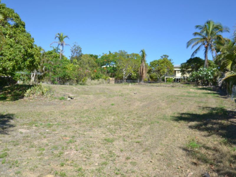 Photo - 64 Poole Street, Bowen QLD 4805 - Image 2