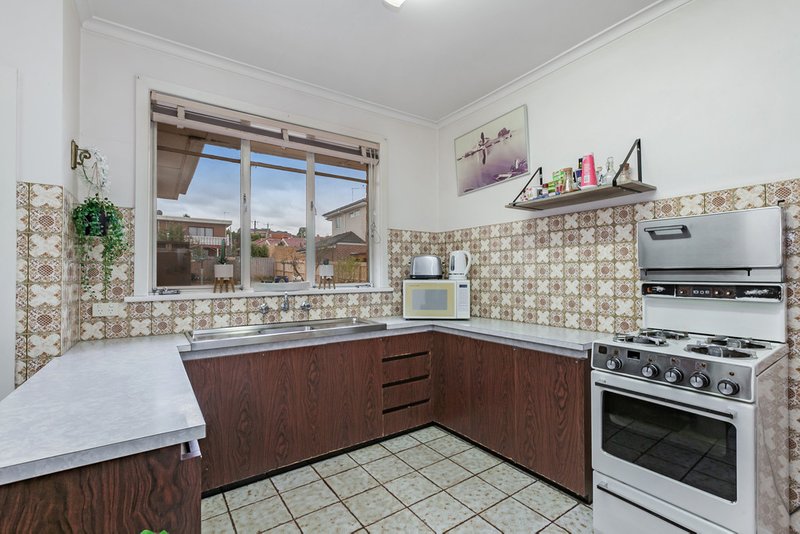 Photo - 64 Rathcown Road, Reservoir VIC 3073 - Image 4