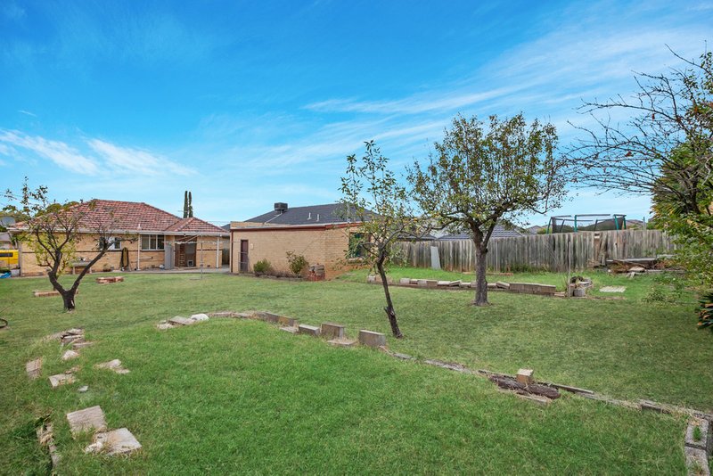 Photo - 64 Rathcown Road, Reservoir VIC 3073 - Image 12