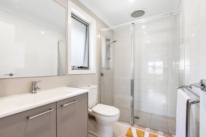 Photo - 64 Regentville Drive, Elizabeth Hills NSW 2171 - Image 5
