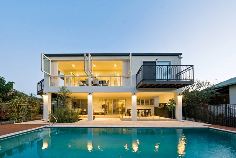 Photo - 64 River Crescent, Broadbeach Waters QLD 4218 - Image 3