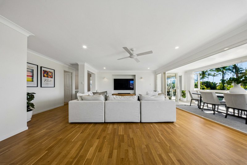 Photo - 64 River Crescent, Broadbeach Waters QLD 4218 - Image 5