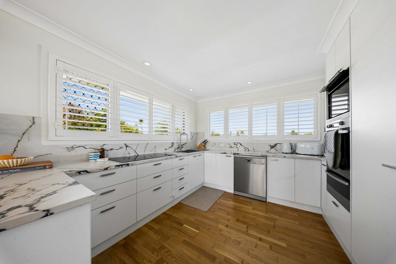 Photo - 64 River Crescent, Broadbeach Waters QLD 4218 - Image 7