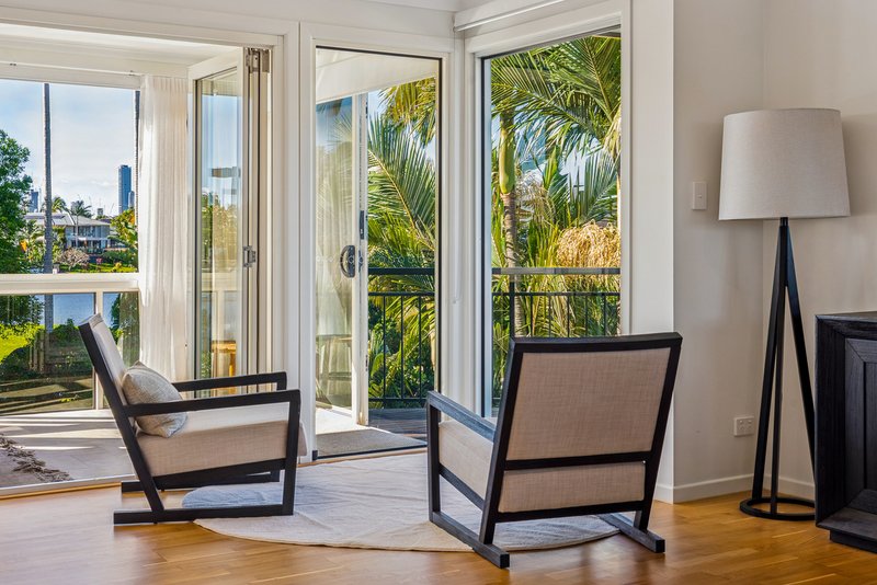 Photo - 64 River Crescent, Broadbeach Waters QLD 4218 - Image 9
