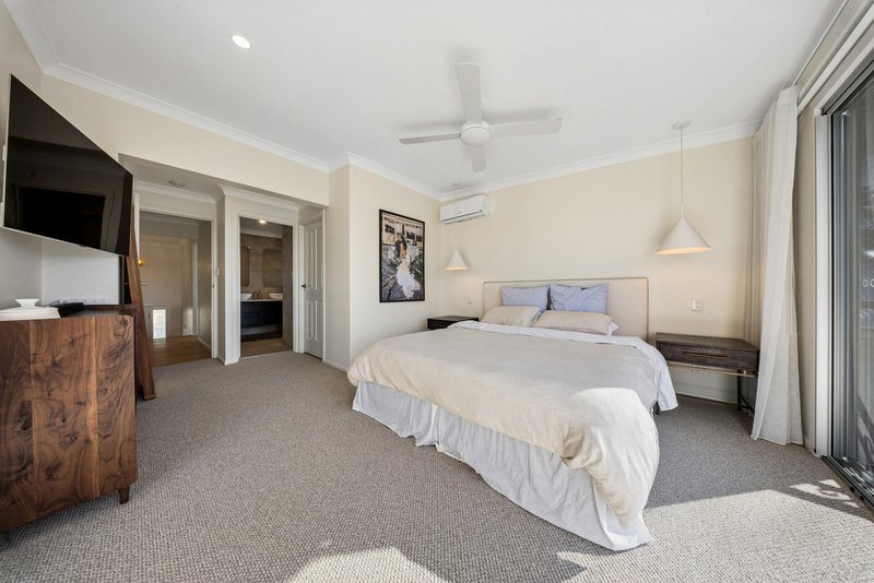 Photo - 64 River Crescent, Broadbeach Waters QLD 4218 - Image 10