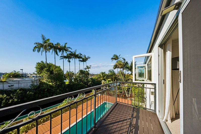Photo - 64 River Crescent, Broadbeach Waters QLD 4218 - Image 12
