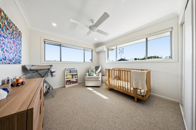 Photo - 64 River Crescent, Broadbeach Waters QLD 4218 - Image 13