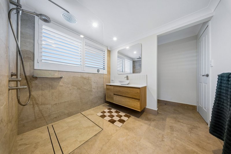 Photo - 64 River Crescent, Broadbeach Waters QLD 4218 - Image 19