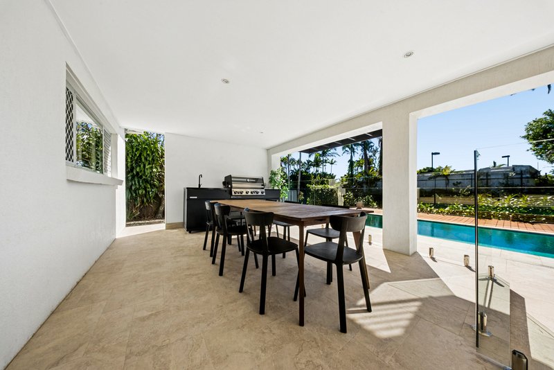 Photo - 64 River Crescent, Broadbeach Waters QLD 4218 - Image 20