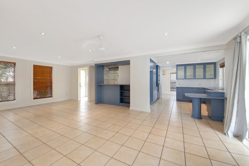 Photo - 64 Rosewood Drive, Norman Gardens QLD 4701 - Image 3