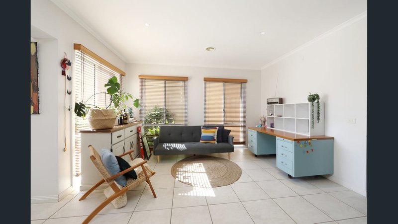 Photo - 64 Sovereign Manors Crescent, Rowville VIC 3178 - Image 2