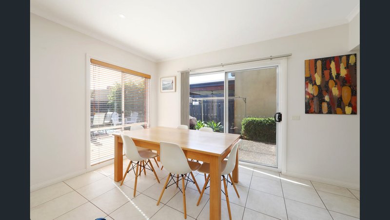 Photo - 64 Sovereign Manors Crescent, Rowville VIC 3178 - Image 4