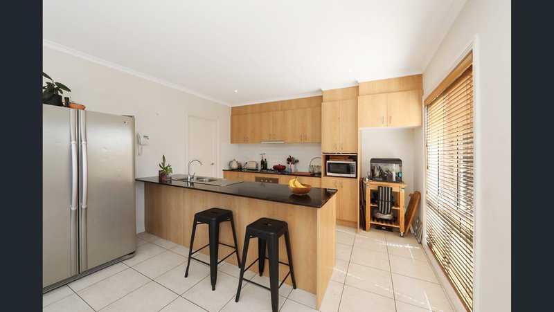 Photo - 64 Sovereign Manors Crescent, Rowville VIC 3178 - Image 7