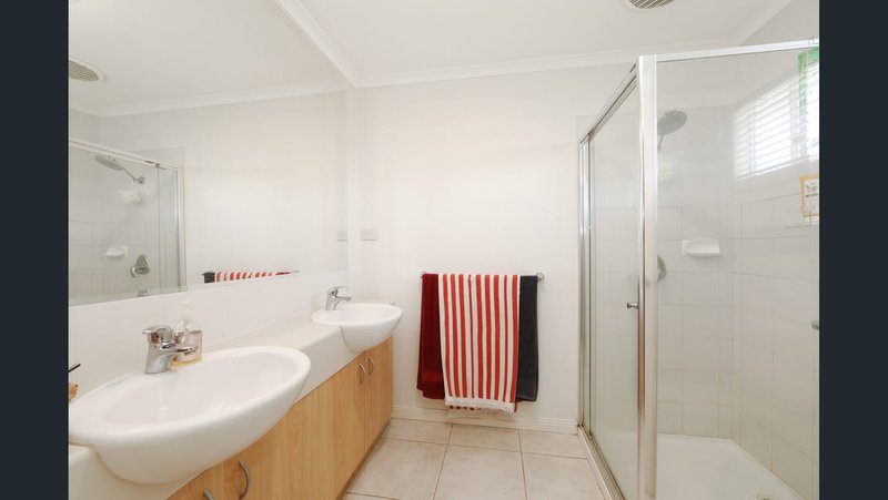 Photo - 64 Sovereign Manors Crescent, Rowville VIC 3178 - Image 8