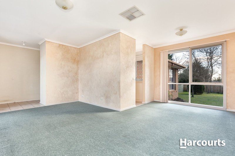 Photo - 64 St Boswells Avenue, Berwick VIC 3806 - Image 3