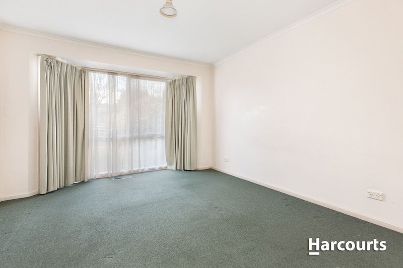 Photo - 64 St Boswells Avenue, Berwick VIC 3806 - Image 7