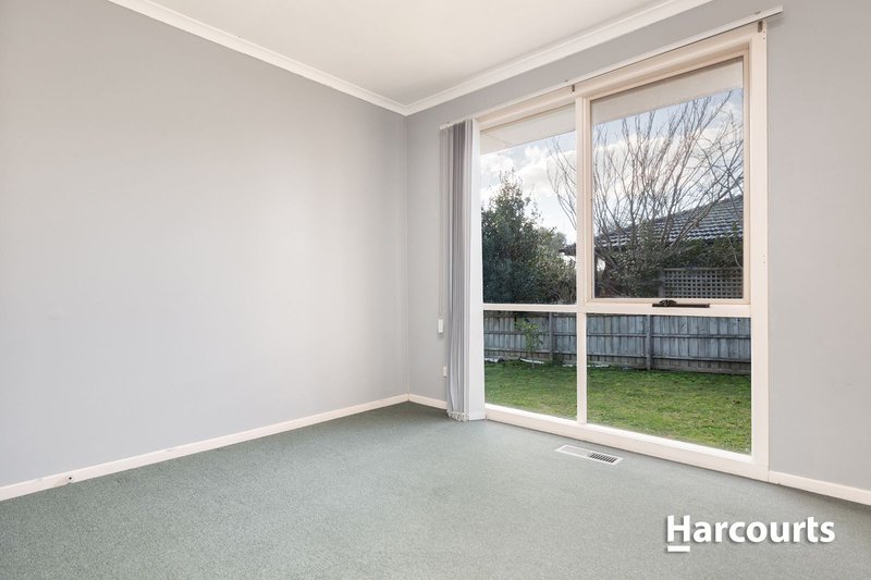 Photo - 64 St Boswells Avenue, Berwick VIC 3806 - Image 8