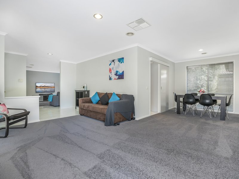 Photo - 64 Strathaird Drive, Narre Warren South VIC 3805 - Image 9