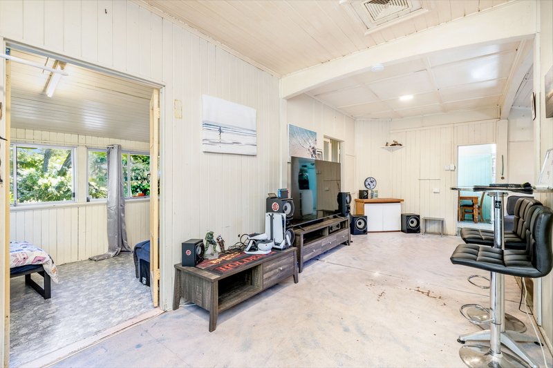 Photo - 64 Totness Street, Torquay QLD 4655 - Image 5