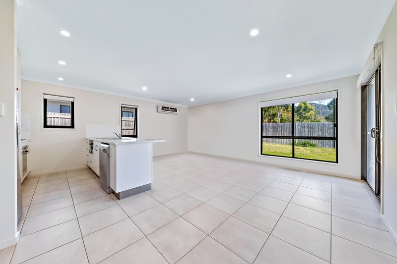 Photo - 64 Trader Crescent, Cannonvale QLD 4802 - Image 13