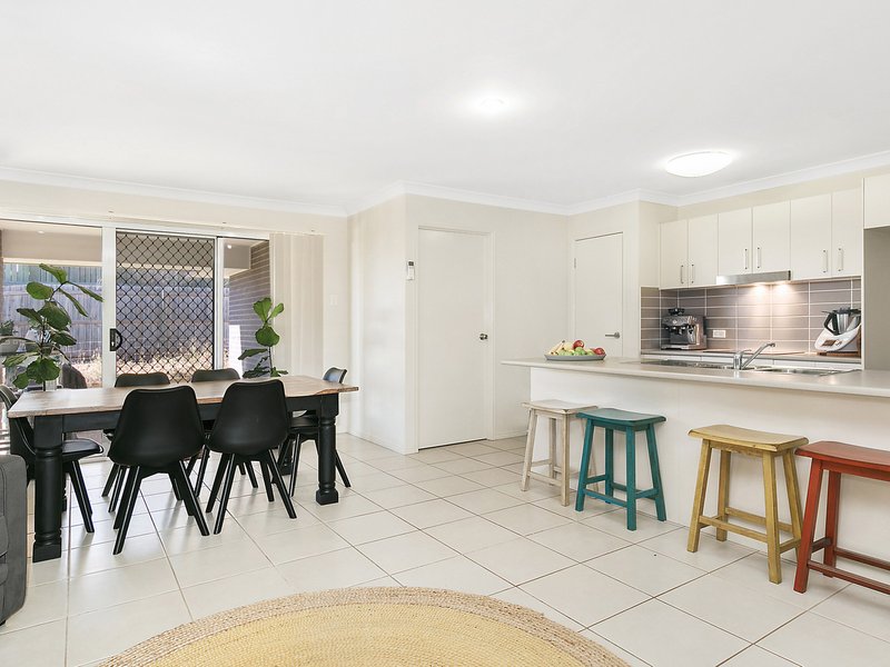 Photo - 64 Trevean Drive, Kleinton QLD 4352 - Image 2