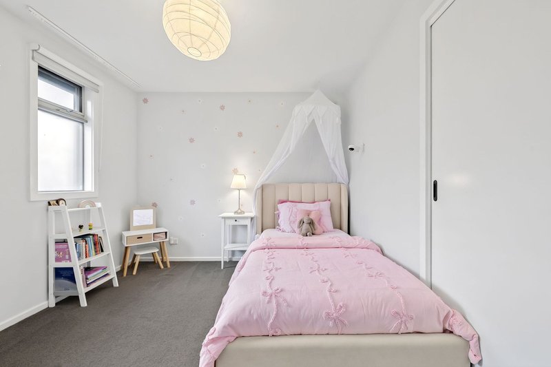 Photo - 64 Tucker Boulevard, Carrum Downs VIC 3201 - Image 9