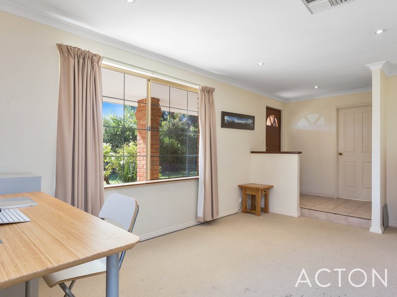 Photo - 64 Turfan Way, Lake Coogee WA 6166 - Image 2