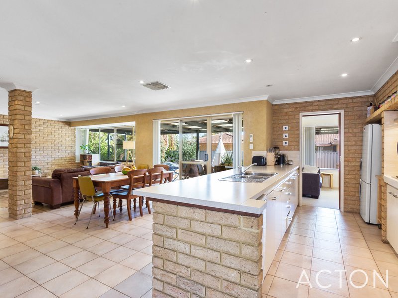 Photo - 64 Turfan Way, Lake Coogee WA 6166 - Image 4