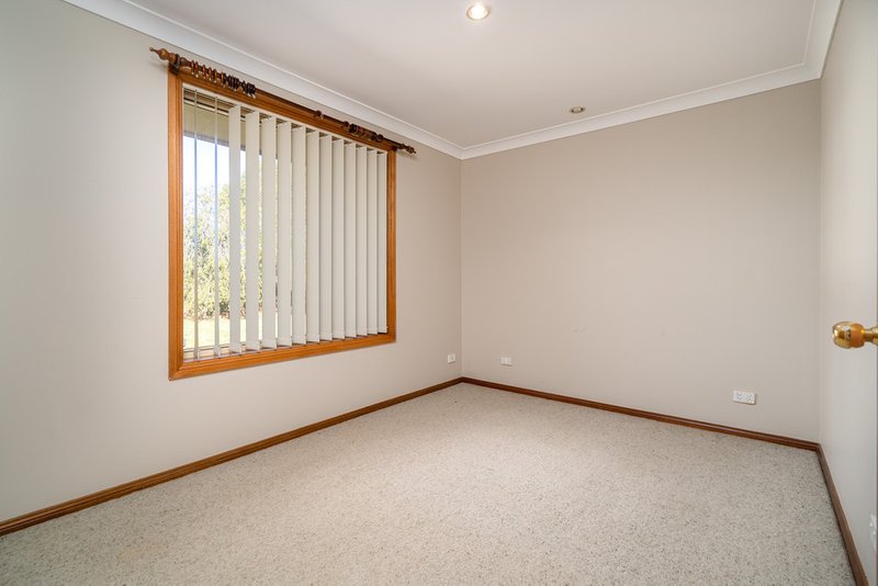 Photo - 64 Twickenham Drive, Dubbo NSW 2830 - Image 8