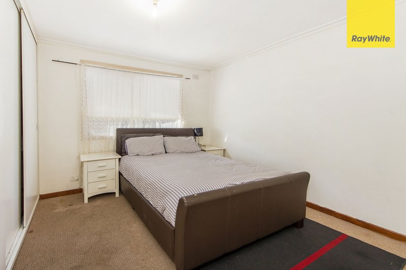 Photo - 64 Walmer Avenue, St Albans VIC 3021 - Image 4